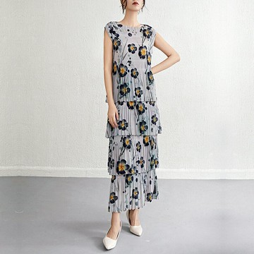 現貨+預購 三宅風皺褶衣服洋裝褶皺長裙連身裙摺衣彈力女裝顯瘦折衣大碼-無袖碎花5色74li39【獨家進口】【米蘭精品】