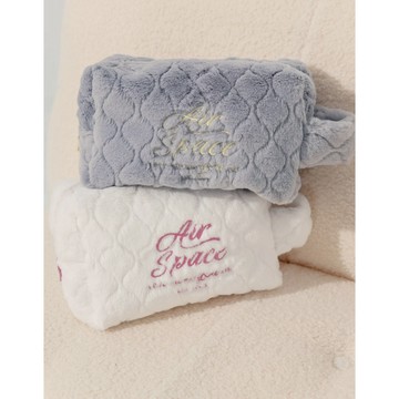 AIR SPACE 品牌LOGO刺繡絨毛手提化妝包(白/藍) 配件 現貨