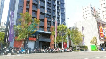 亮麗登場 J - ONE 大兩房 + 車位｜高雄市楠梓區惠民路