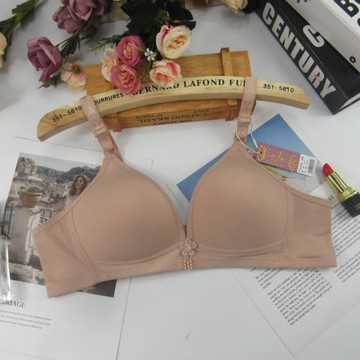 宜岱夢204透氣無鋼圈薄款透氣文胸柔軟舒適純色內衣后三排扣胸罩