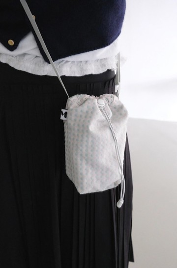 現貨 - 韓國 MINMIN 兩個口袋隨身斜背包 - 米白波點