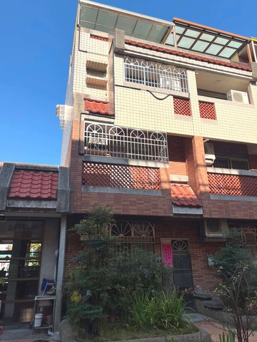 專任~太平 新平國小旁 精美邊間透天別墅｜台中市太平區育德路