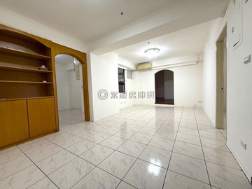 電商需要大空間這間有電梯有代收包裹#使用近60坪｜新北市樹林區中華路