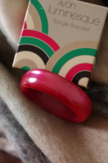 -古董1977年發光透光櫻桃紅塑料手鐲手環 AVON BR88