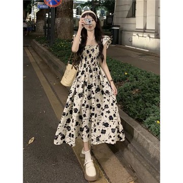 碎花裙子女夏季2023新款法式方領小飛袖森系連衣裙小清新小眾長裙
