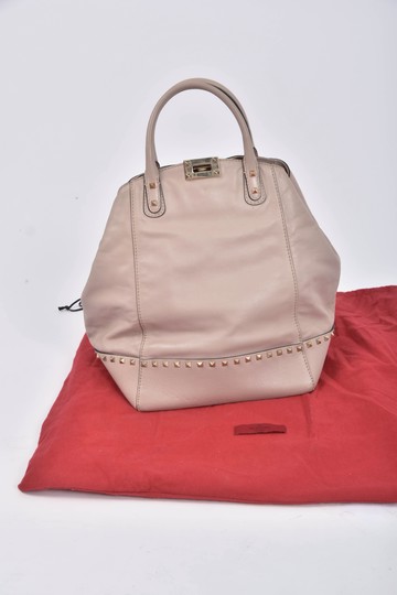 valentino杏色鉚釘金扣手提水餃包