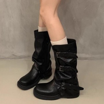 長靴．個性反摺抓皺金屬釦帶側拉鍊粗跟馬靴．白鳥麗子