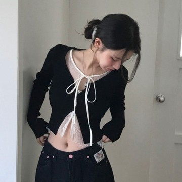 【太妮絲HU21】現貨 韓系 蕾絲 假兩件上衣 甜欲  拼接 綁帶上衣｜純欲感 斜肩 小心機上衣 甜美上衣 氣質款 秋冬