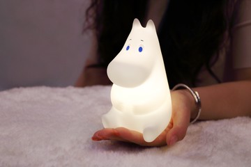 伴你安心入眠【VIPO】嚕嚕米聯名授權 嚕嚕米造型小夜燈 - 13公分 夜燈 溫暖 居家擺設 可愛療癒 送女友 好友 生日禮