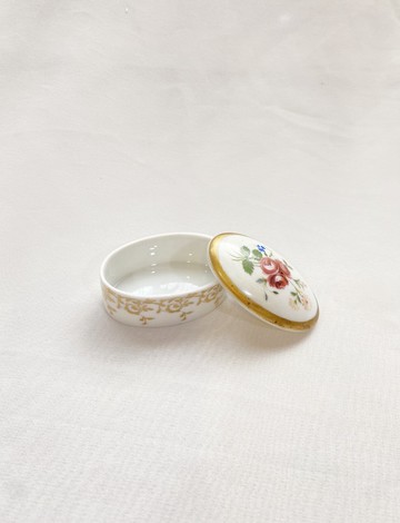 【好日戀物】 法國金邊精緻骨瓷玫瑰花卉飾品盒橢圓盒收藏