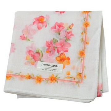 pierre cardin 白色系底橘粉花卉圖騰字母LOGO小帕巾(45CM)