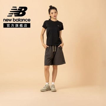 【New Balance】簡約LOGO短袖上衣_女性_黑色_WT61Y1J1BK