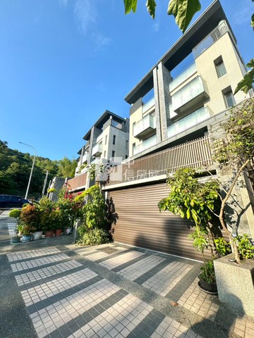 北屯大面寬大地坪雙車電梯別墅｜台中市北屯區東山路一段