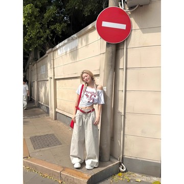 【臺灣出貨】🍋美式字母印花斜肩純棉短袖T恤女 辣妹修身休閒顯瘦上衣 斜肩上衣 純棉短袖 斜肩T恤 純棉T 辣妹上衣