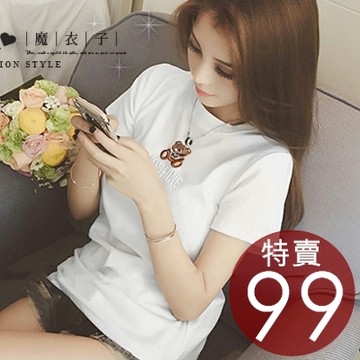 【QD626】魔衣子-刺繡小熊字母圓領短袖上衣