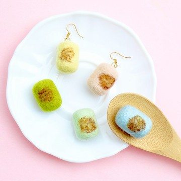 羊毛氈-烤棉花糖耳環