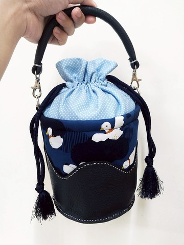 鵝鵝鵝 荔枝紋真皮手縫桶型包 側背包 手提包  零錢包 真皮手縫