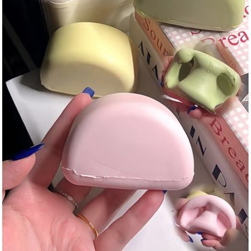 刀切大饅頭慢回彈🫶🏻油潤濕軟嫩 一按一個坑 squishy 慢回彈 軟軟 仿真饅頭 舒壓小物
