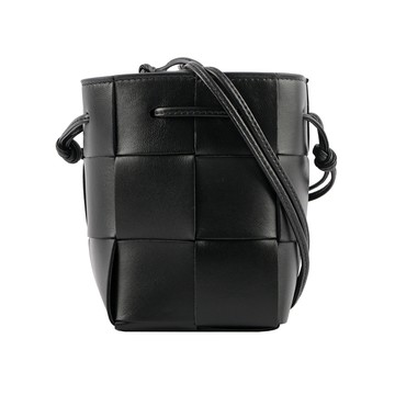 BOTTEGA VENETA Cassette 小羊皮編織迷你水桶包(黑色)
