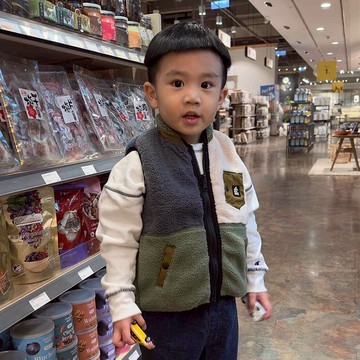 童裝 拼接顏色毛絨背心 苔綠/丈青 (550035) 【5th STREET】【APP下單天天10%回饋】 治裝激推 最高折426