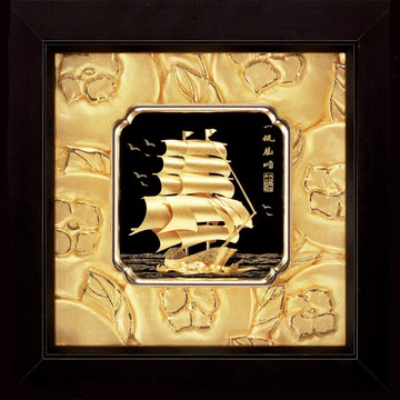 開運陶源 雅鑑鑫品 【如意系列-一帆風順】帆船  純金箔畫 24x 24 cm 可掛於牆壁，後有腳架，也可以立在桌上