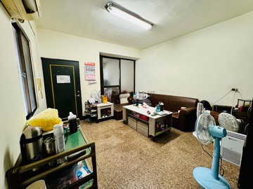 近大樂百貨天天新市場｜邊間雙面路｜可停車透天｜高雄市三民區金山路