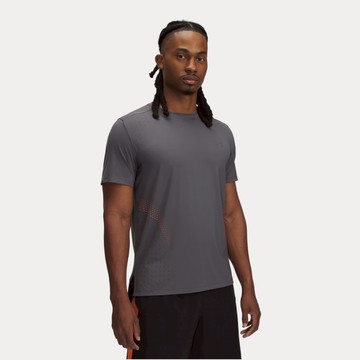 UA 男 Launch Elite Graphic 短袖T-Shirt 熱銷商品