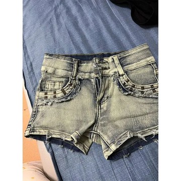 台灣出貨 美式辣妹低腰牛仔超短褲女夏季修身包臀熱褲復古淺色毛邊直筒褲子 牛仔短褲 休閒褲 運動短褲 休閒短褲女