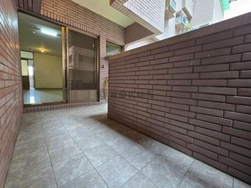 自由黃昏市場 新民國小學區 優質社區陽台進出三房｜高雄市左營區文育路