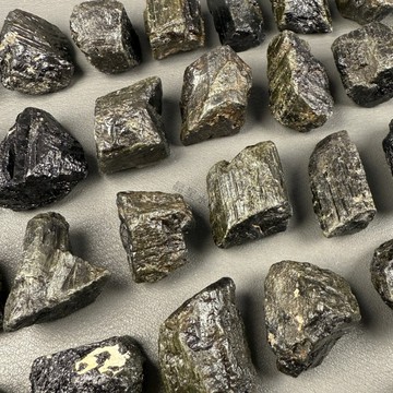 【晶星】天然黑碧璽原礦 電氣石 天然水晶 天然原礦 天然礦石 礦石 原礦 原石 擺件 避邪 擋煞 開運小物 開運擺件