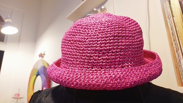 小桃紅波克派。紙纖維鉤織圓頂帽