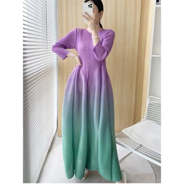 三宅風漸變色連衣裙女通勤高級感七分袖褶皺花苞裙大擺長裙大碼女