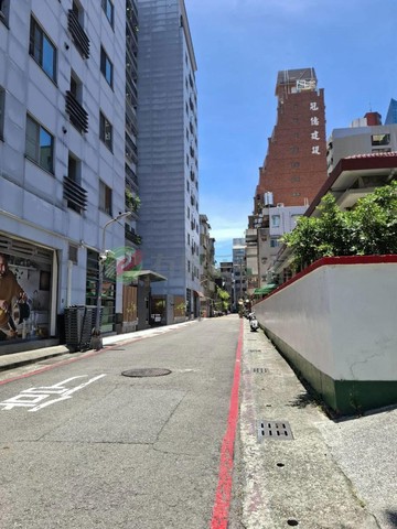 秀-勇敢出價好談....美麗島商圈增值店住｜高雄市新興區忠孝一路