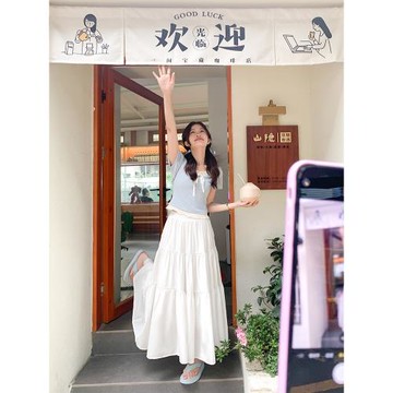 曾小咸 氣質輸出藍色鹽系小個子上衣女夏季新款蕾絲邊顯瘦套頭T恤