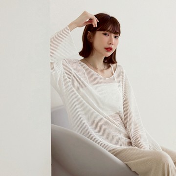 OB嚴選中大尺碼-微透感立體紋理透膚上衣《AB20244》