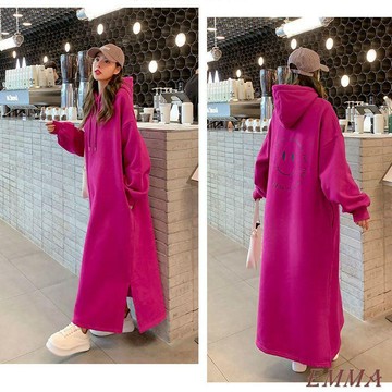 胖妞不愁Emma大尺碼秋冬胖mm寬松大碼加絨加厚韓版寬鬆過膝衛衣連帽顯瘦減齡遮肚印花休閑開叉連衣裙女