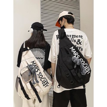 背包女2024新款時尚潮流大容量字母運動情侶防水男士旅游斜挎包男