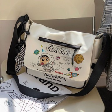 蠟筆小新單肩背包男女款學生帆布包百搭手提補習袋大容量斜挎書包284LPS 快速寄出