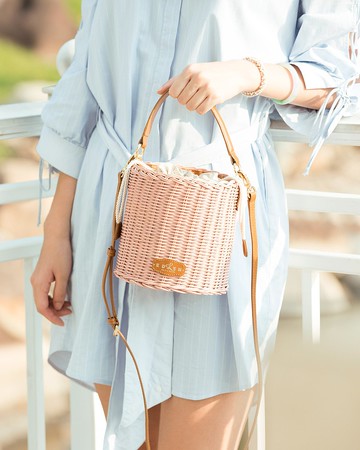 粉色籐 - 核桃木桶型側背手提籐籃