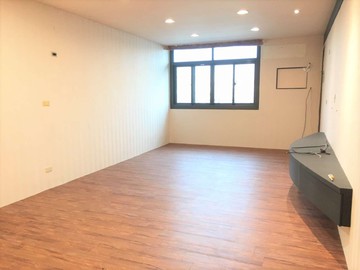 「專約」凱旋C1輕軌總站前路後巷黃金店面｜高雄市前鎮區凱旋三路