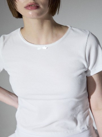 ALIENAR Ribbon Ribbed Short Sleeved T-Shirt [White, Black]