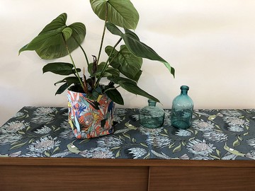 aLoveSupreme / 南非文青手繪長桌巾_鐵灰底藍色帝王花