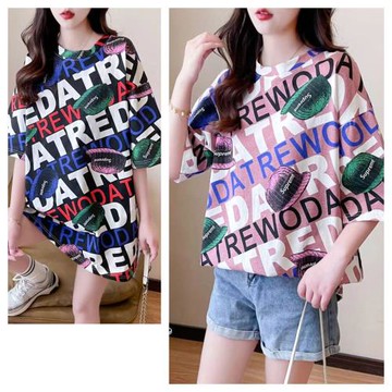 AKARA 買1送1  兩件組 韓風時尚爆發字母大尺碼寬鬆五分袖上衣 (中大尺碼 大學Ｔ 上衣 五分袖)