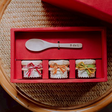 最小巧的心意【B de L】小銅鍋法式手工頂級果醬 - 迷你瓶3入禮盒 代寫卡片 伴手禮 年節送禮 春節禮盒 用禮盒表心意 送禮推薦 馬上幸福