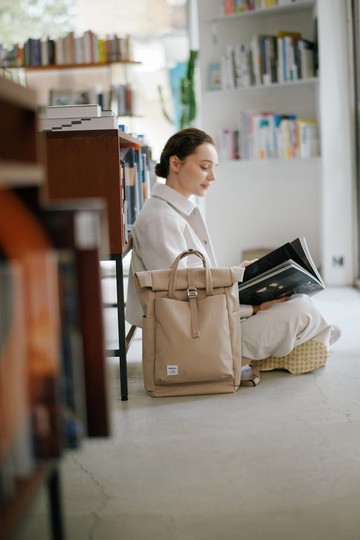 大容量捲頂書包 MACO 日常隨身背包 (霧卡其)