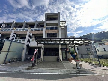 7年輕屋齡｜邊間別墅｜三院設計可停三車｜台中市豐原區南陽路