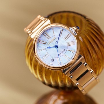 CITIZEN 星辰 L系列 EM1063-89D 幸福鈴蘭 永恆款白蝶貝錶盤光動能女錶 玫瑰金 29.5mm