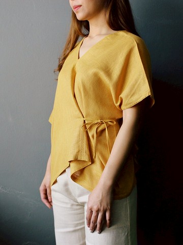Caren : 棉質 V 領，側領帶，黃