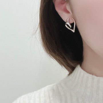 Monet 莫奈銀色愛心耳針