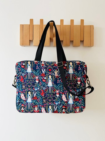 英國製作 深藍愛麗絲 夾棉電腦包筆電袋 可調節肩帶